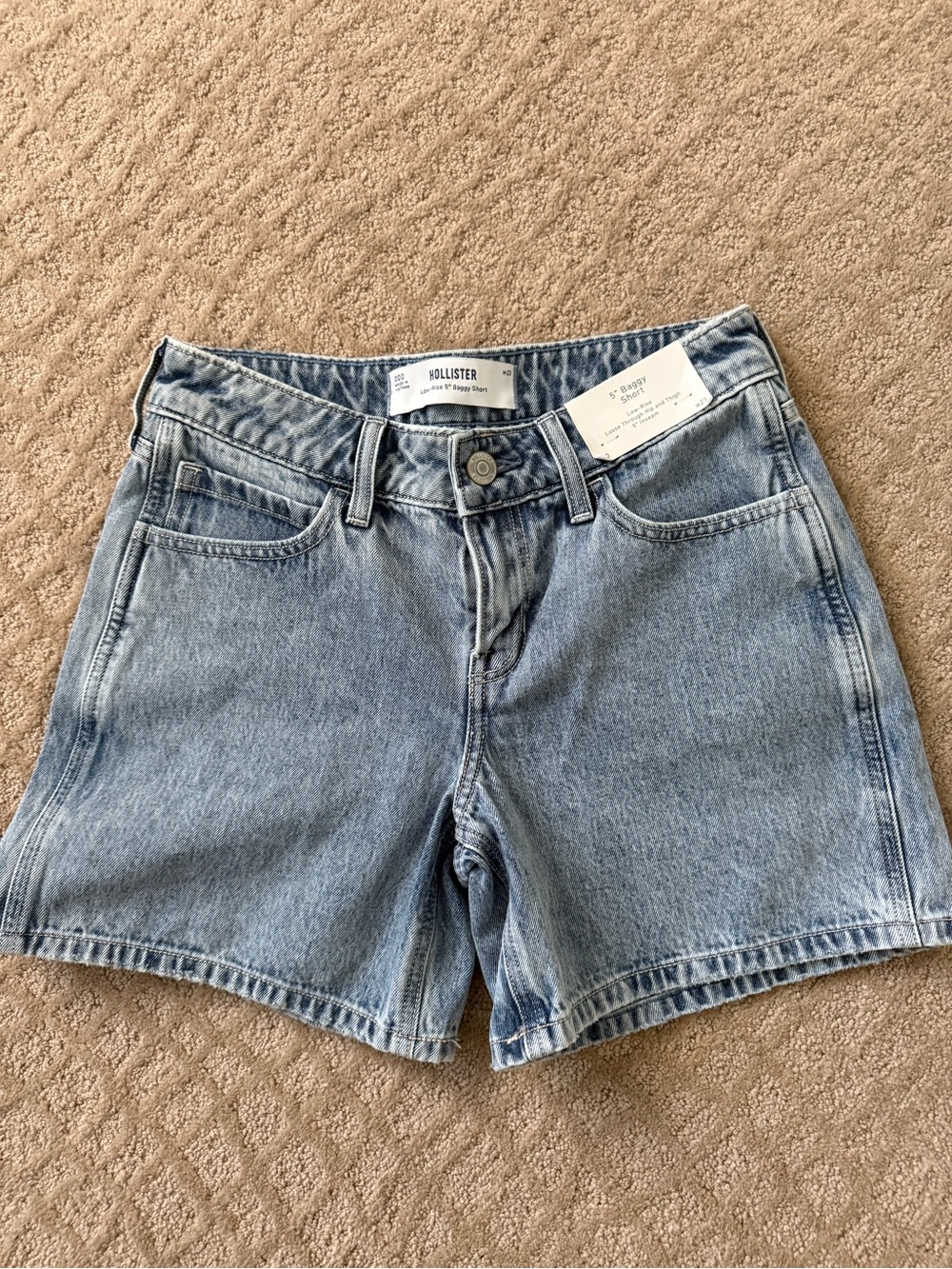 Hollister Low Rise Baggy 5in Light Wash Denim Shorts